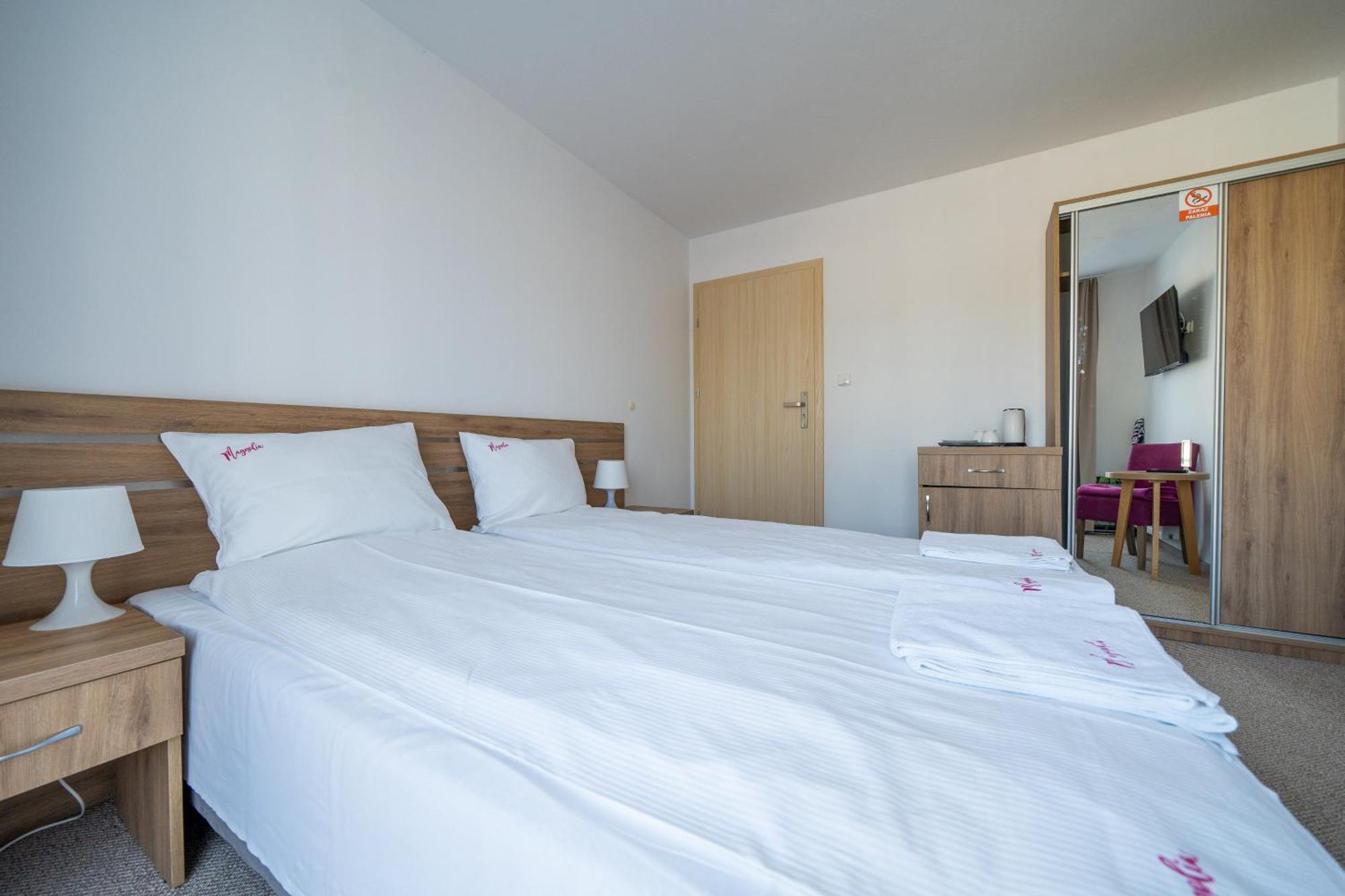 Magnolia Pokoje I Apartamenty Debki Esterno foto