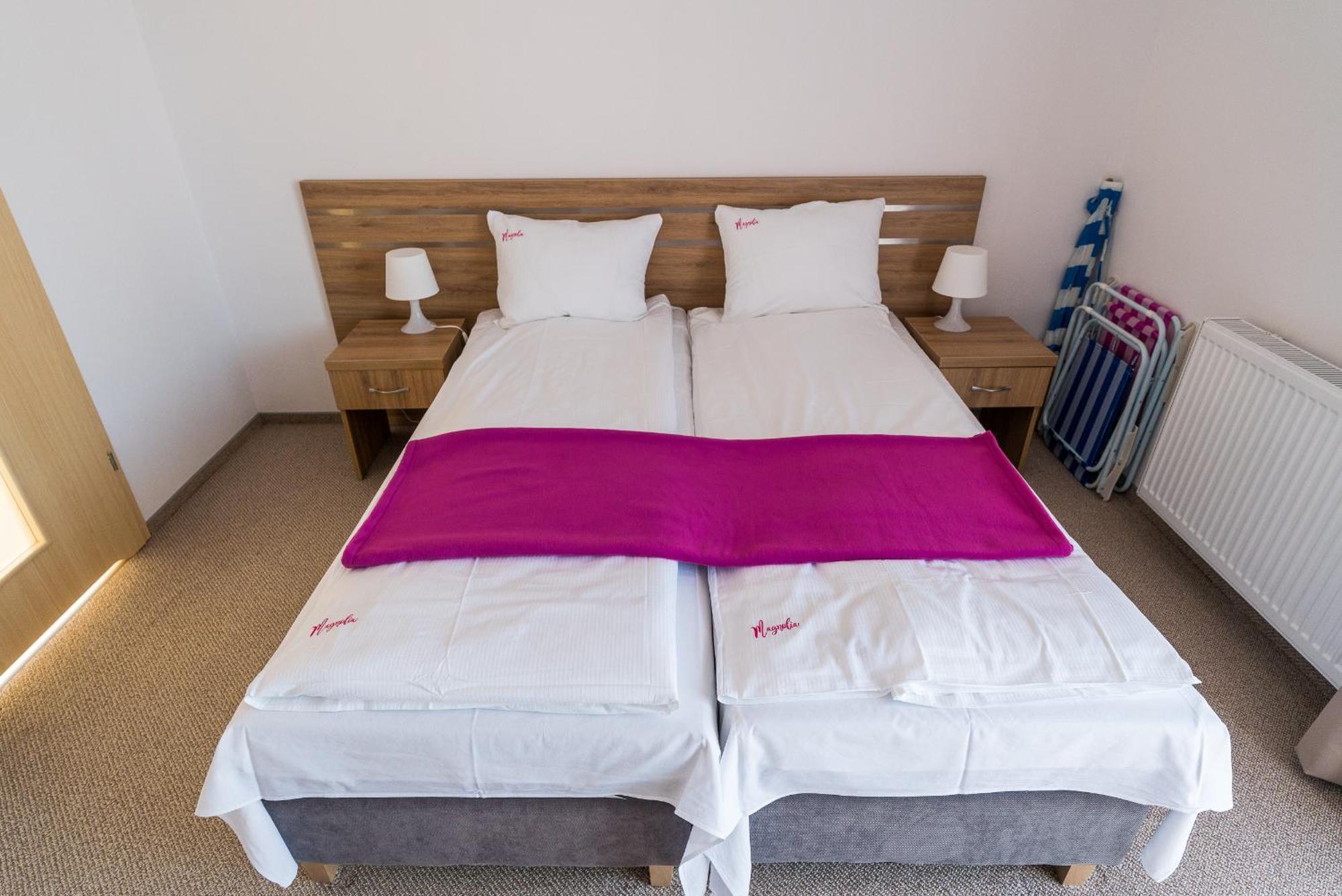Magnolia Pokoje I Apartamenty Debki Esterno foto