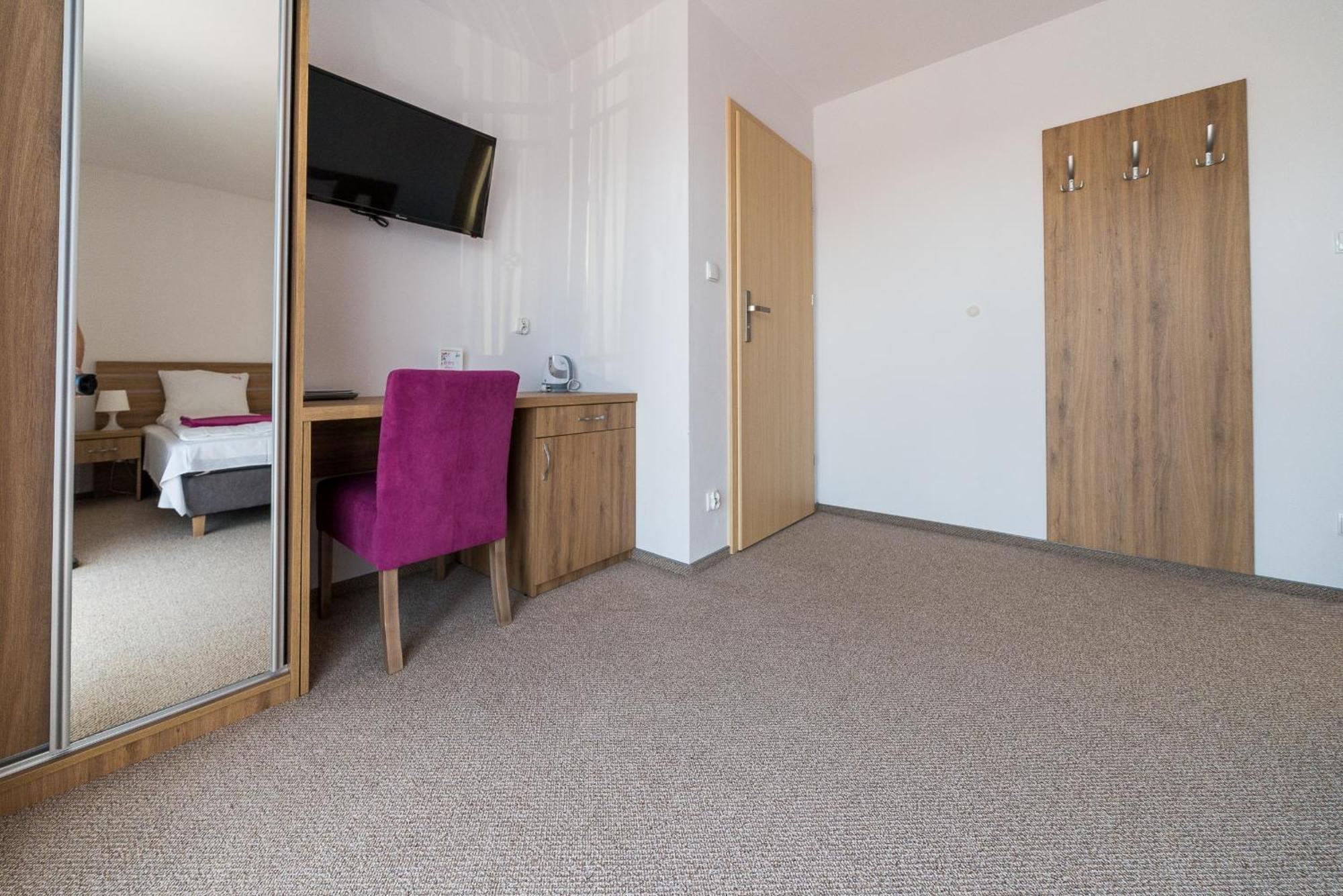 Magnolia Pokoje I Apartamenty Debki Esterno foto