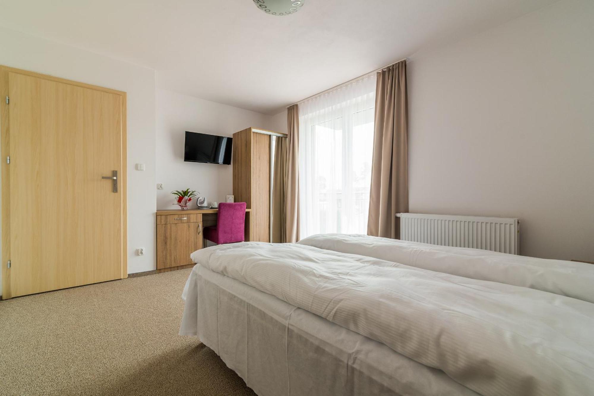 Magnolia Pokoje I Apartamenty Debki Esterno foto