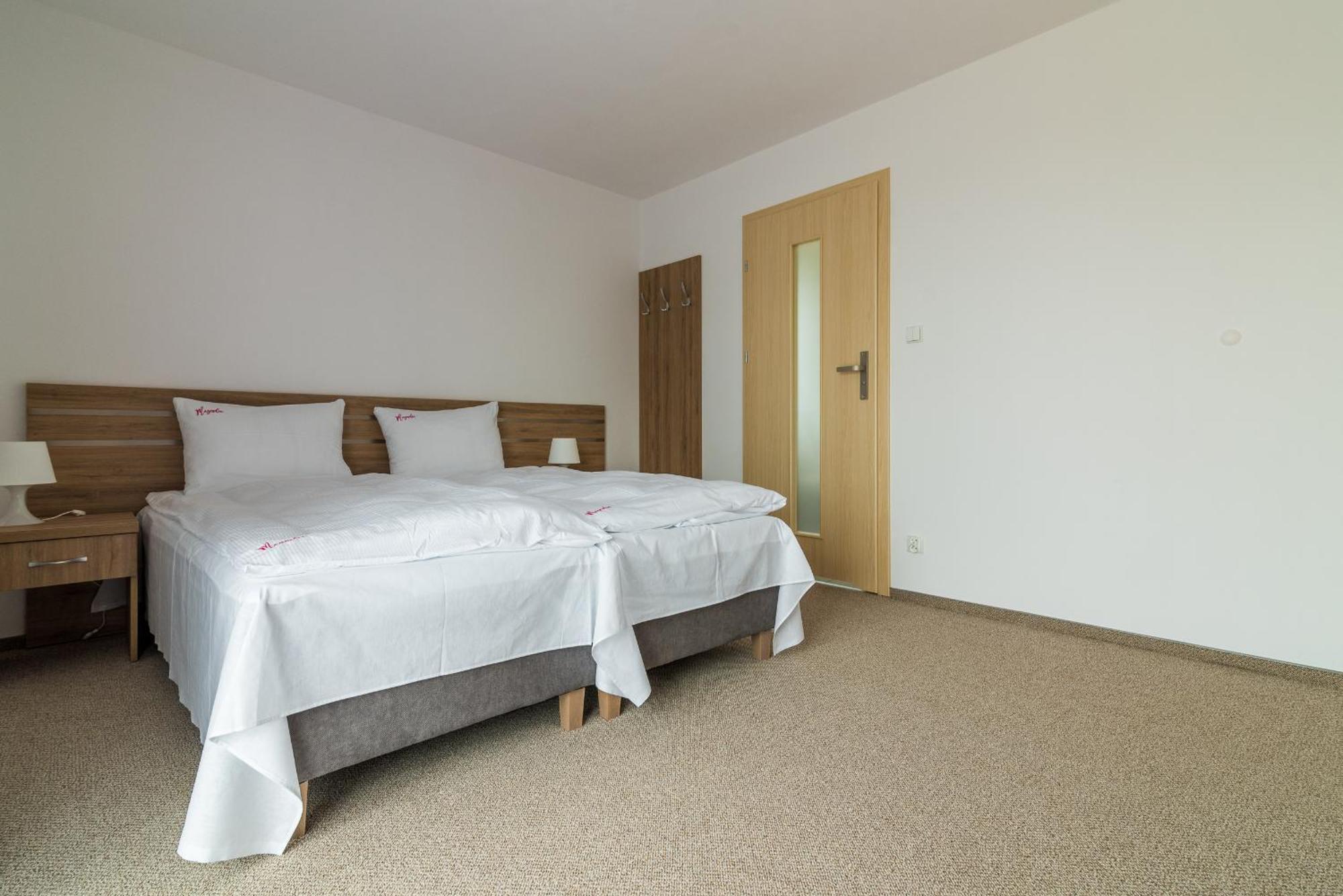 Magnolia Pokoje I Apartamenty Debki Esterno foto
