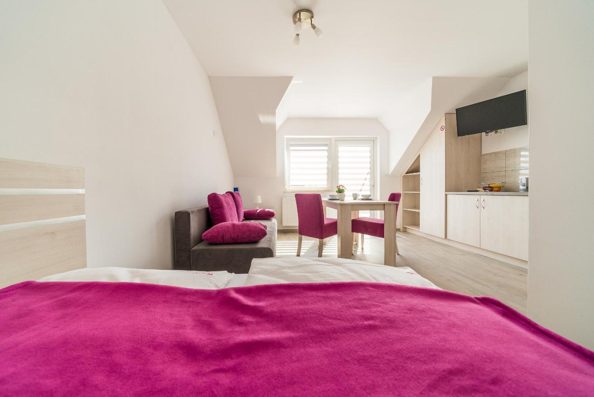 Magnolia Pokoje I Apartamenty Debki Esterno foto